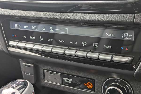 2025 Isuzu D-MAX BLADE 4X4