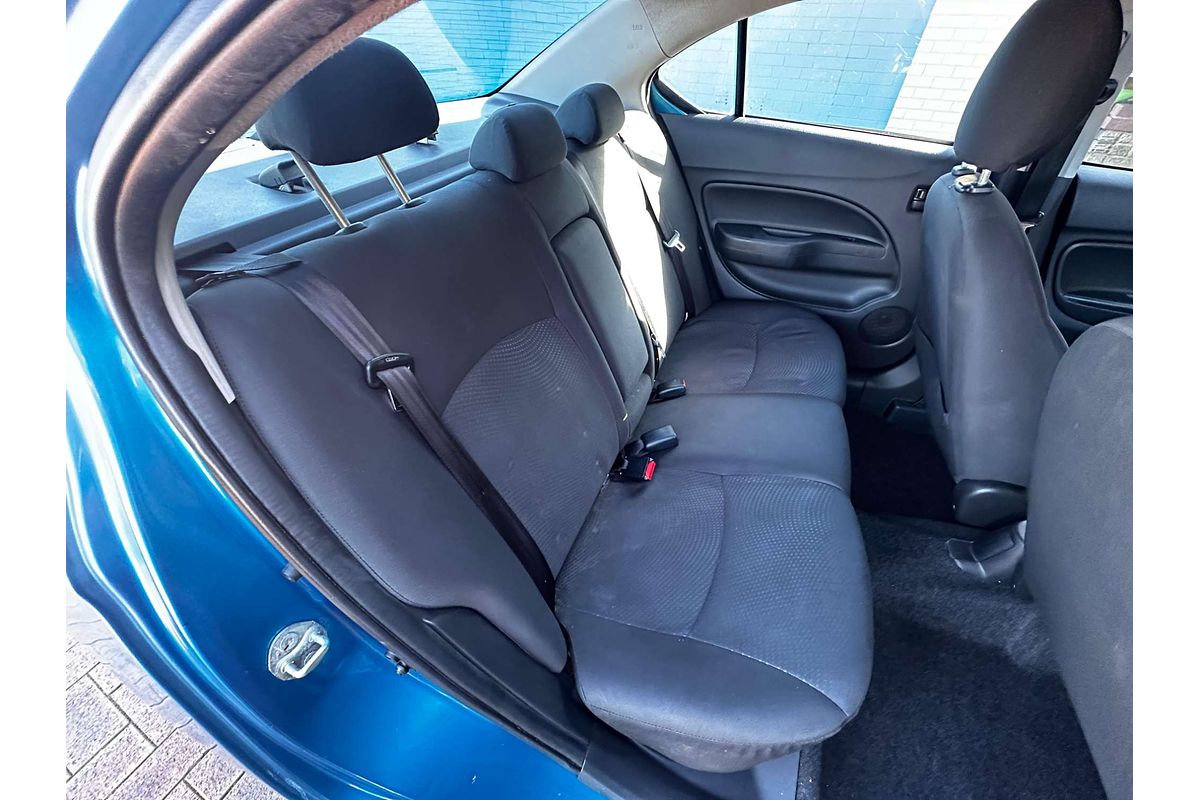 2015 Mitsubishi Mirage ES LA