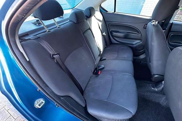 2015 Mitsubishi Mirage ES LA