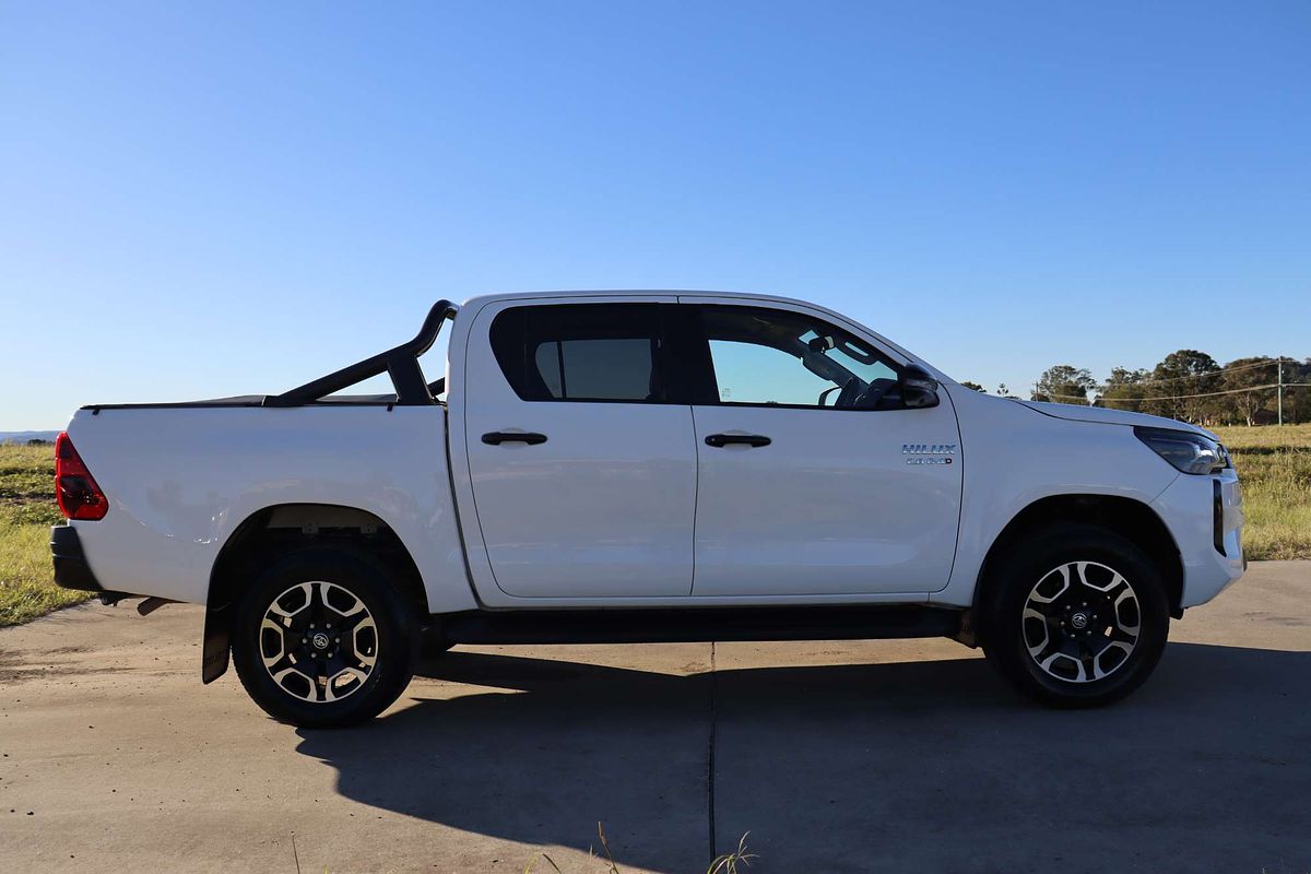 2024 Toyota Hilux SR5 GUN126R 4X4