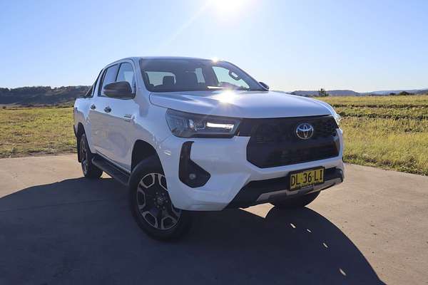 2024 Toyota Hilux SR5 GUN126R 4X4