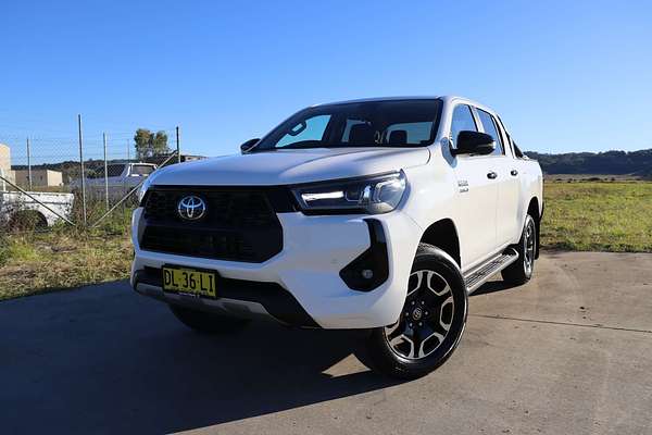2024 Toyota Hilux SR5 GUN126R 4X4