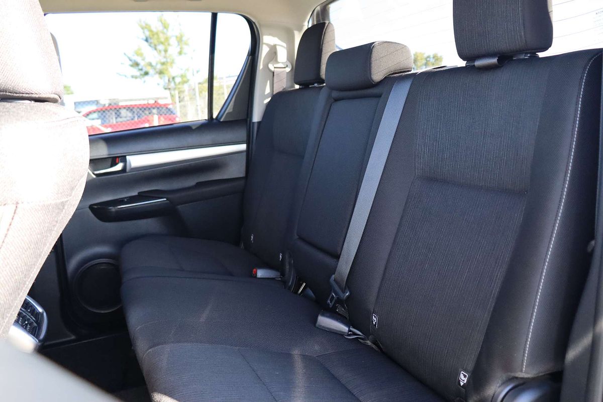 2024 Toyota Hilux SR5 GUN126R 4X4