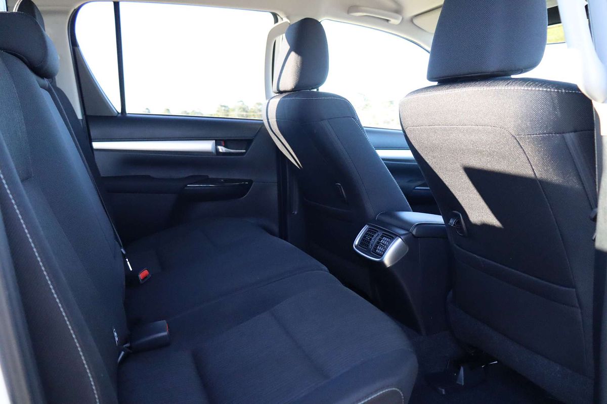 2024 Toyota Hilux SR5 GUN126R 4X4
