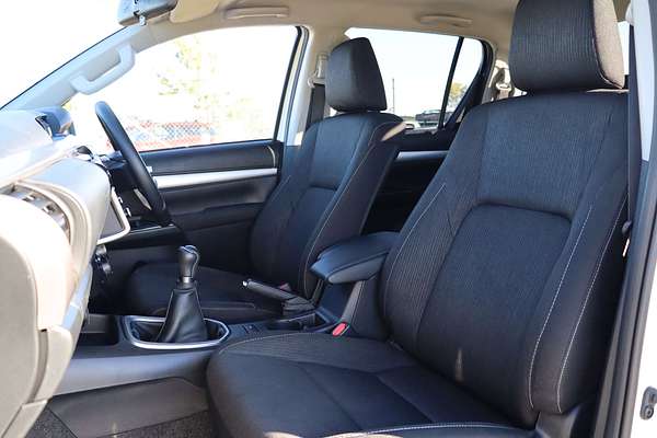 2024 Toyota Hilux SR5 GUN126R 4X4