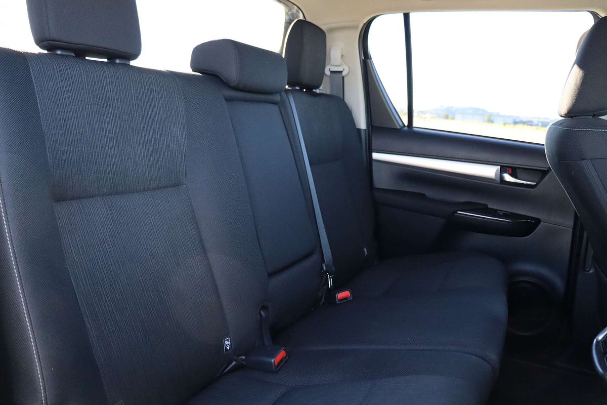 2024 Toyota Hilux SR5 GUN126R 4X4