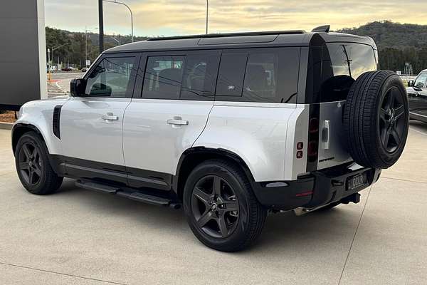 2024 Land Rover Defender 110 D300 X-Dynamic SE L663