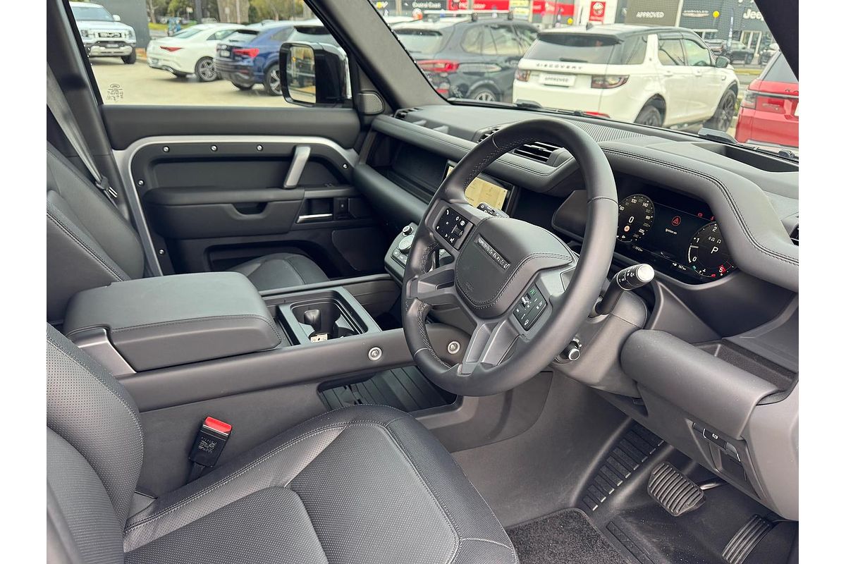 2024 Land Rover Defender 110 D300 X-Dynamic SE L663