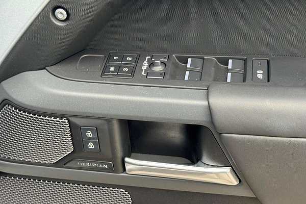 2024 Land Rover Defender 110 D300 X-Dynamic SE L663