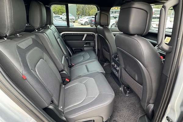 2024 Land Rover Defender 110 D300 X-Dynamic SE L663
