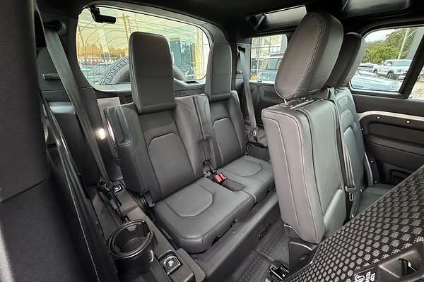 2024 Land Rover Defender 110 D300 X-Dynamic SE L663