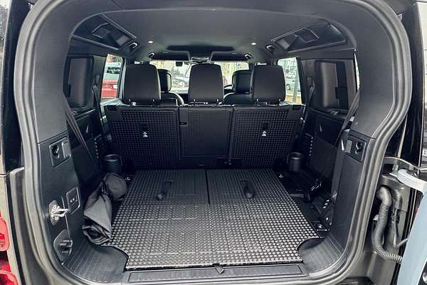 2024 Land Rover Defender 110 D300 X-Dynamic SE L663