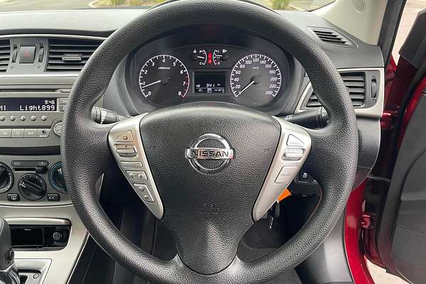 2013 Nissan Pulsar ST B17