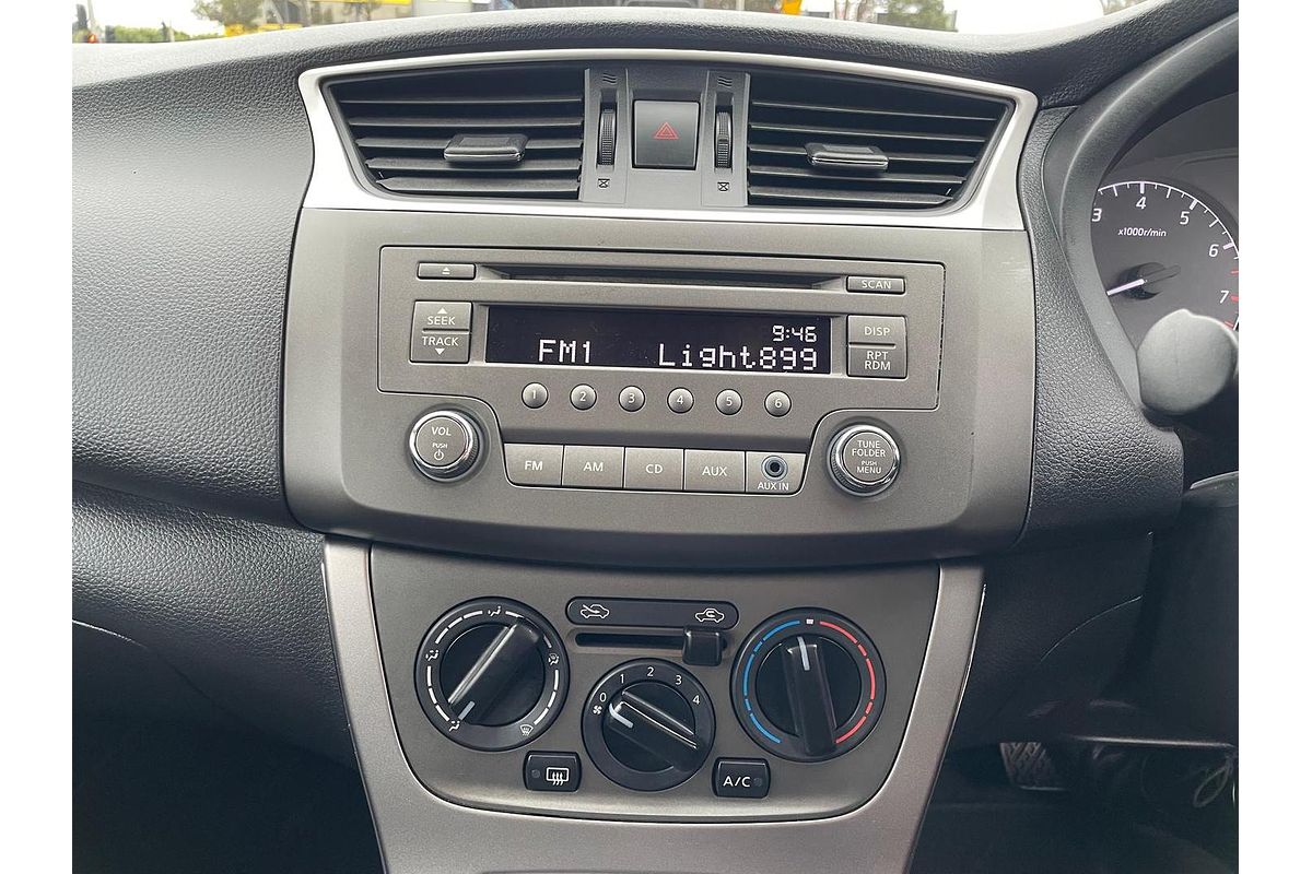2013 Nissan Pulsar ST B17
