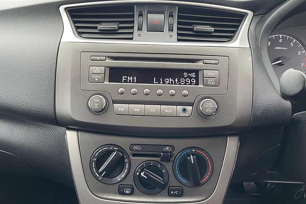 2013 Nissan Pulsar ST B17