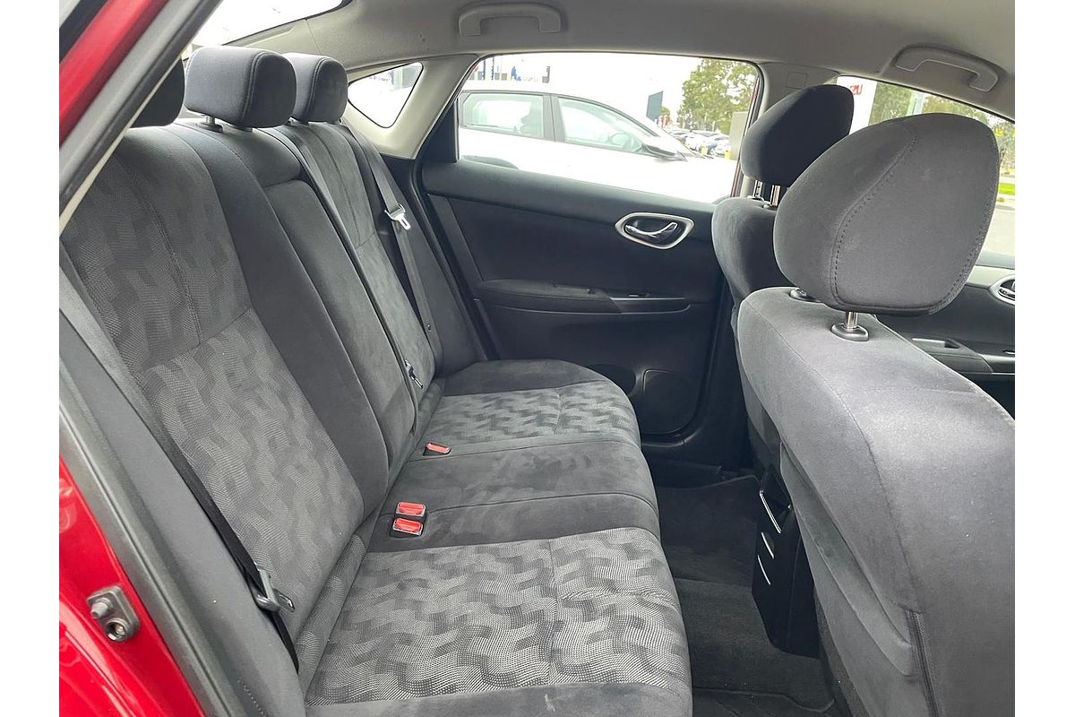 2013 Nissan Pulsar ST B17