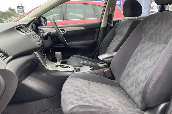2013 Nissan Pulsar ST B17