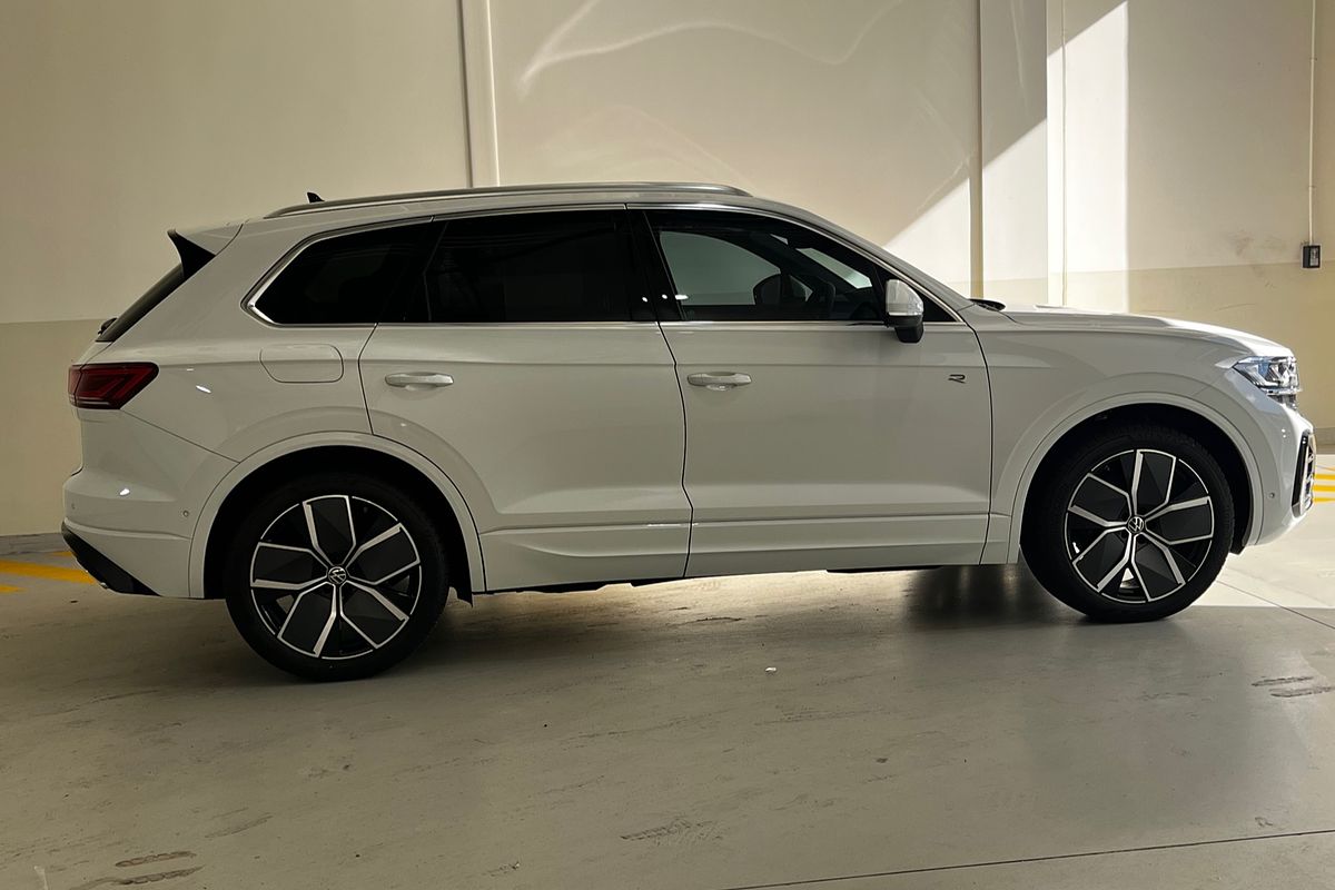 2024 Volkswagen Touareg 210TDI R-Line RC