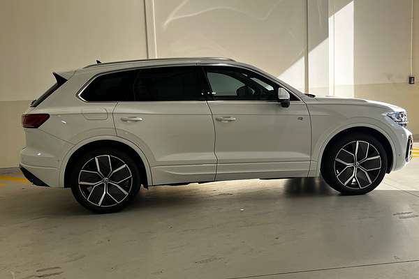2024 Volkswagen Touareg 210TDI R-Line RC