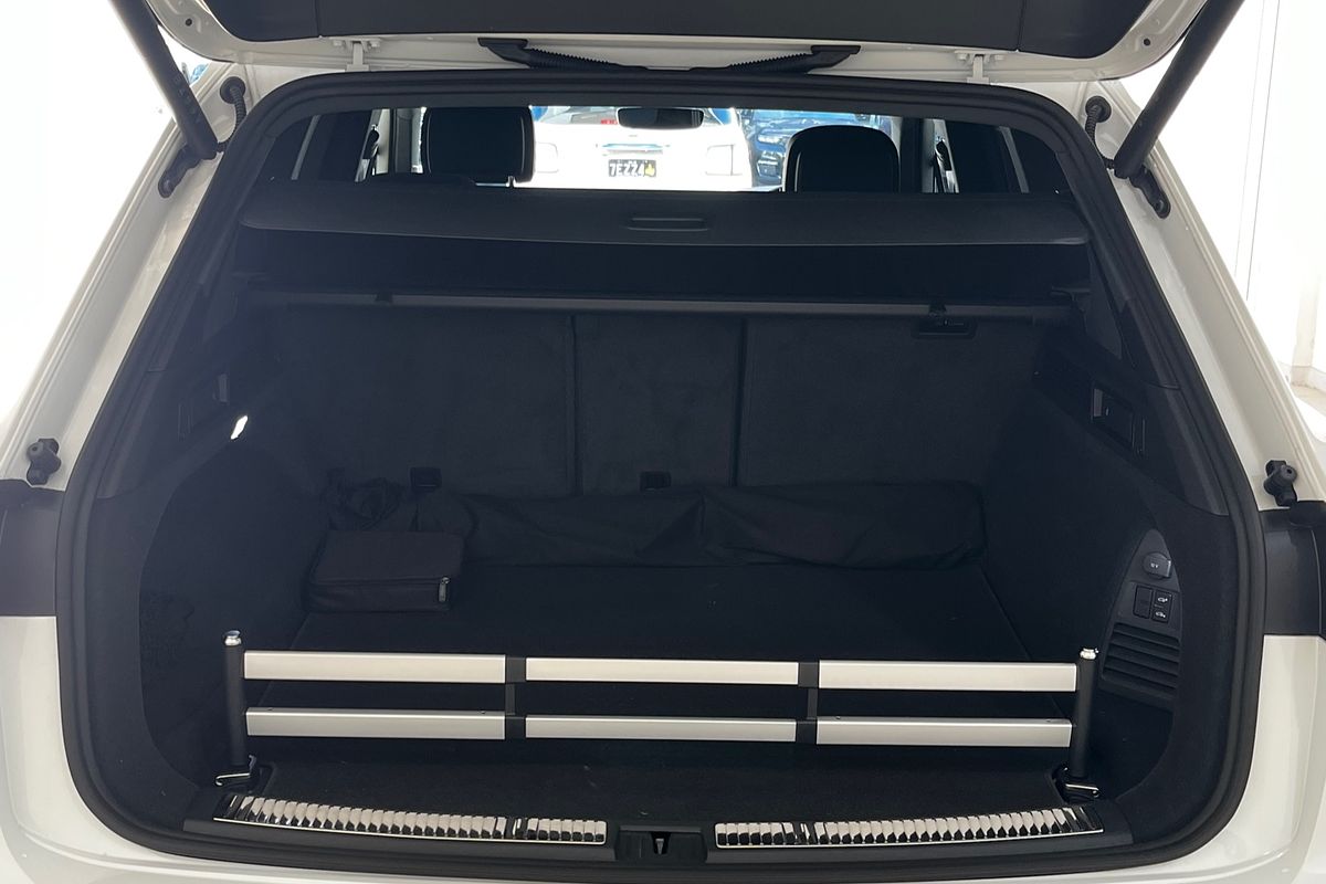 2024 Volkswagen Touareg 210TDI R-Line RC