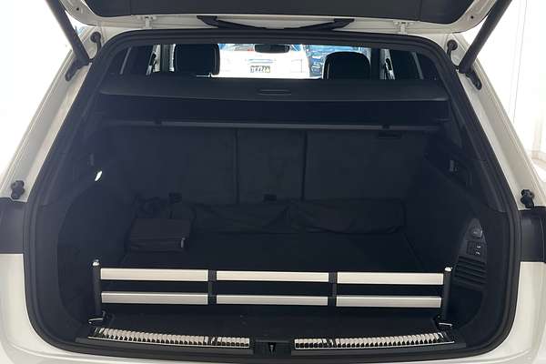 2024 Volkswagen Touareg 210TDI R-Line RC