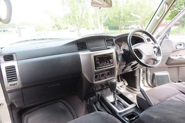 2004 Nissan Patrol ST-S GU IV