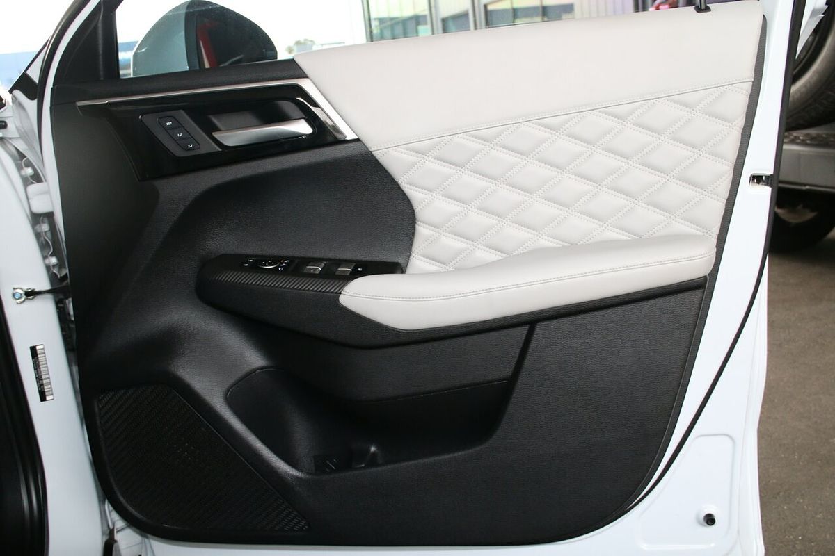 2022 Mitsubishi Outlander Exceed ZM