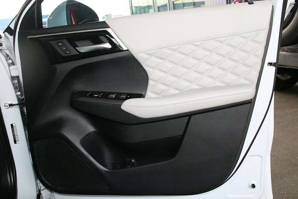 2022 Mitsubishi Outlander Exceed ZM