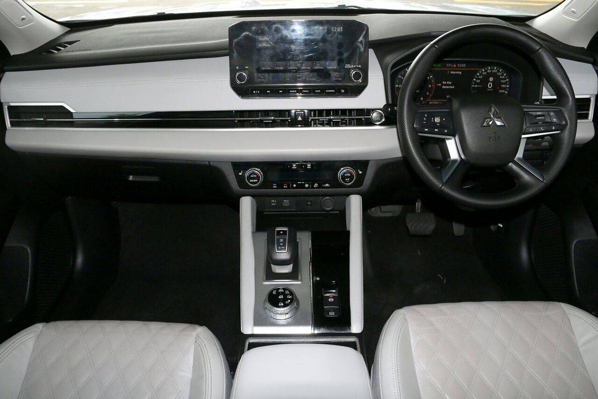2022 Mitsubishi Outlander Exceed ZM
