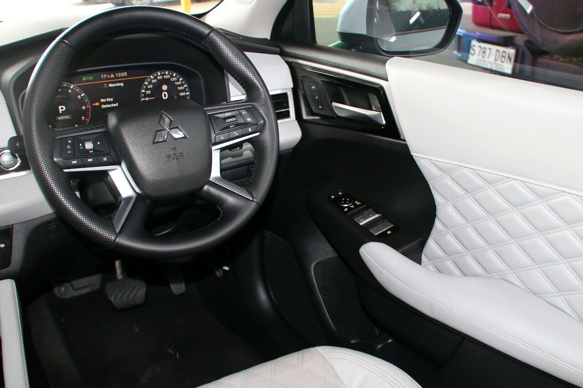 2022 Mitsubishi Outlander Exceed ZM