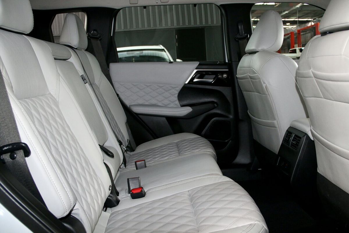 2022 Mitsubishi Outlander Exceed ZM