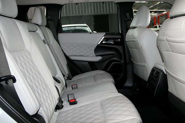 2022 Mitsubishi Outlander Exceed ZM