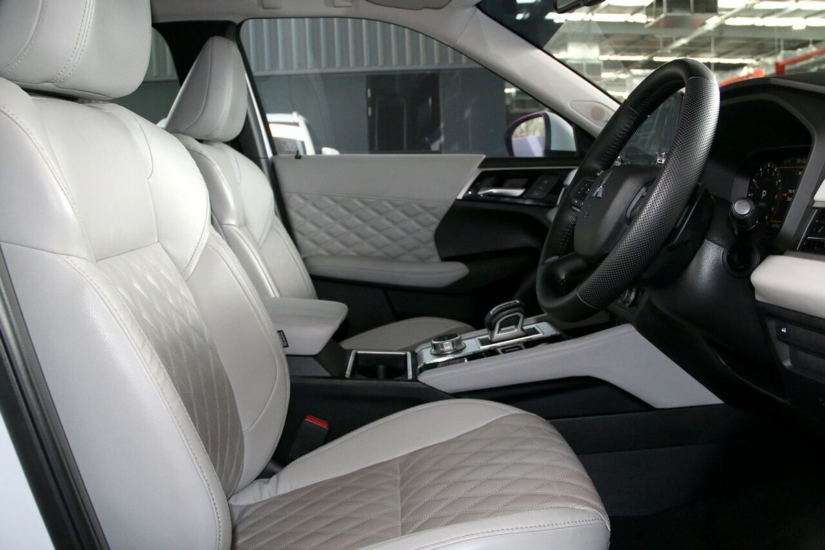 2022 Mitsubishi Outlander Exceed ZM