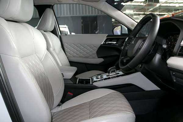 2022 Mitsubishi Outlander Exceed ZM