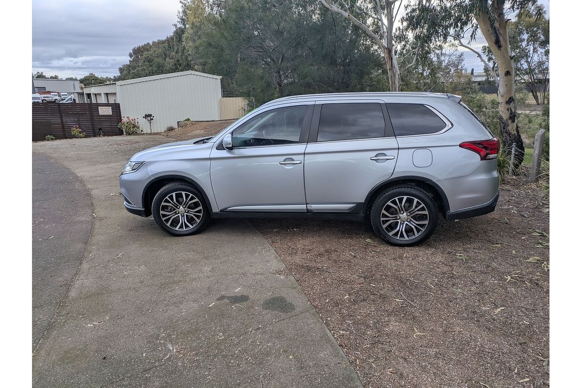 2015 Mitsubishi Outlander Exceed ZK