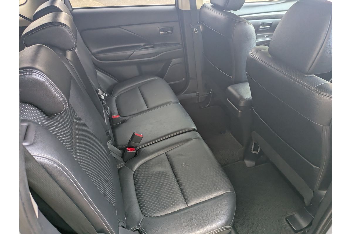 2015 Mitsubishi Outlander Exceed ZK