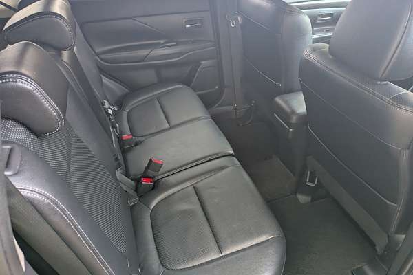 2015 Mitsubishi Outlander Exceed ZK