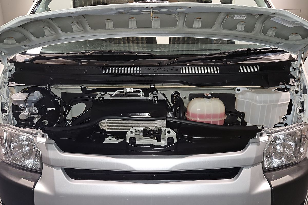 2018 Toyota Hiace Commuter KDH223R