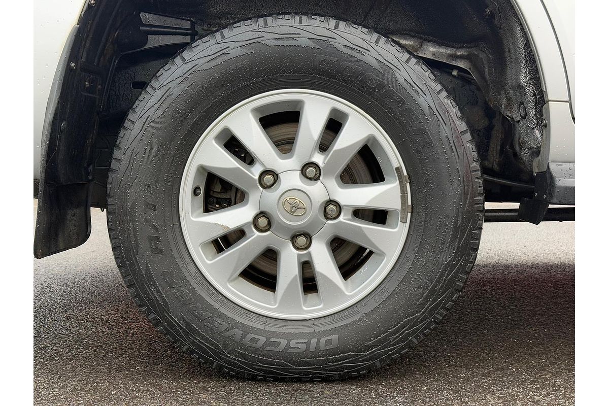2011 Toyota Landcruiser GXL VDJ200R