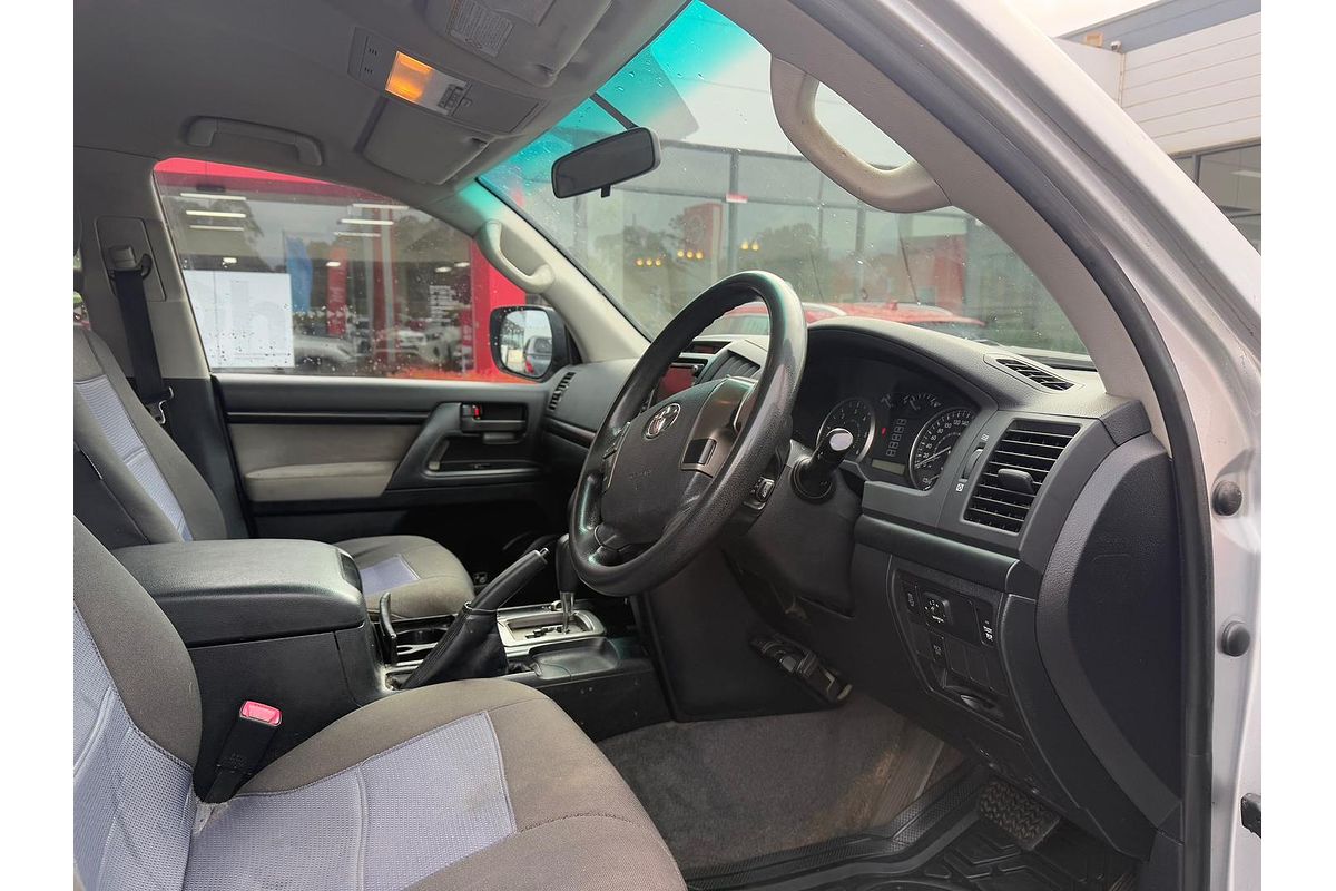 2011 Toyota Landcruiser GXL VDJ200R