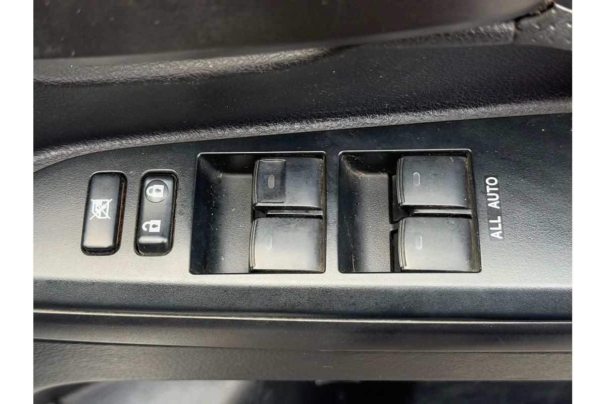 2011 Toyota Landcruiser GXL VDJ200R