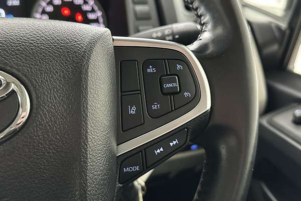 2022 Toyota Hiace Commuter GDH322R