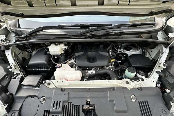 2022 Toyota Hiace Commuter GDH322R