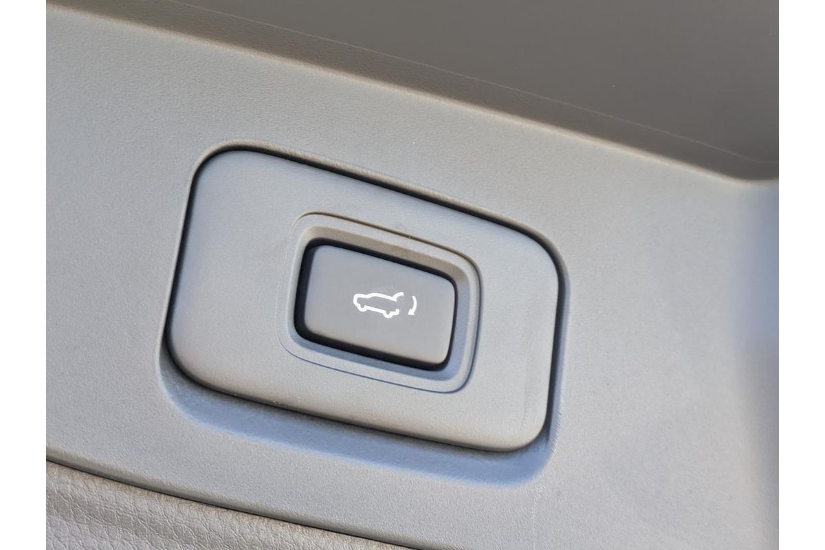 2025 Isuzu MU-X LS-T