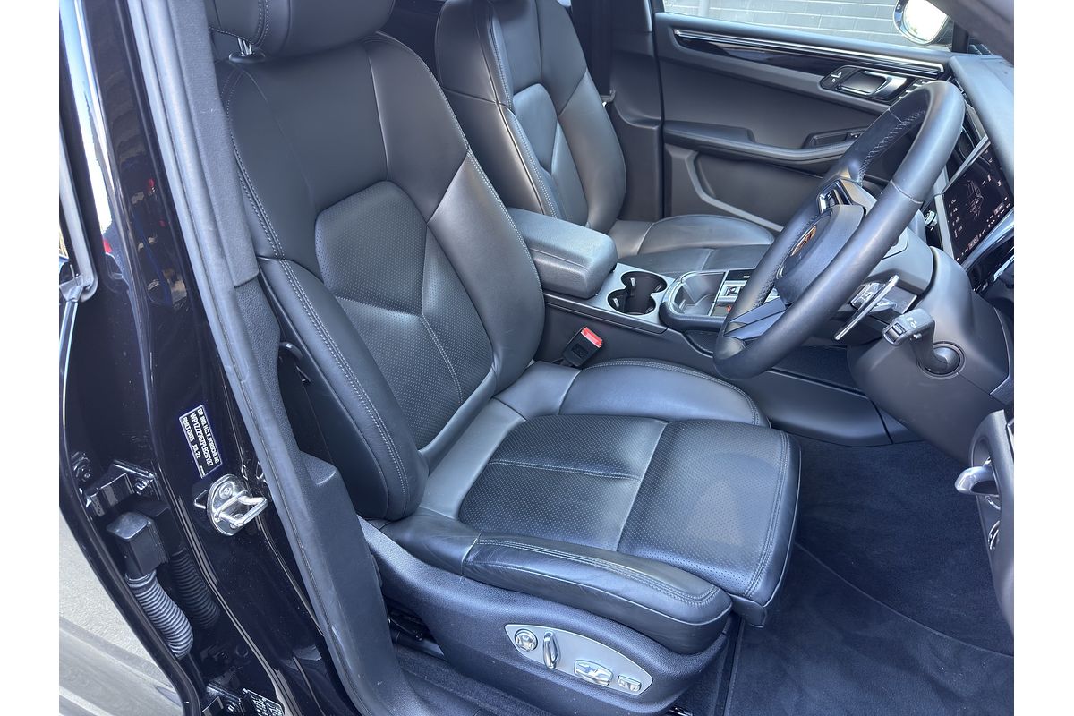 2022 Porsche Macan S 95B