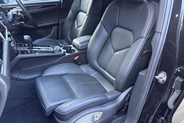 2022 Porsche Macan S 95B