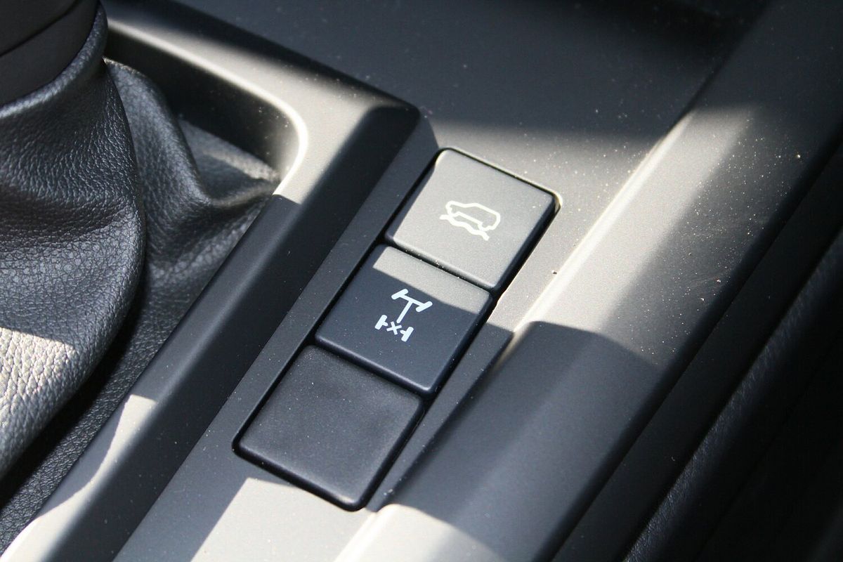 2025 Isuzu D-MAX SX 4X4