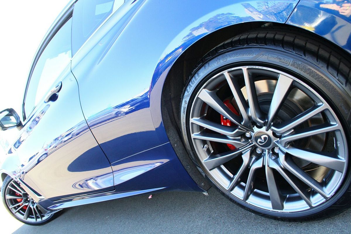 2017 INFINITI Q60 Red Sport V37