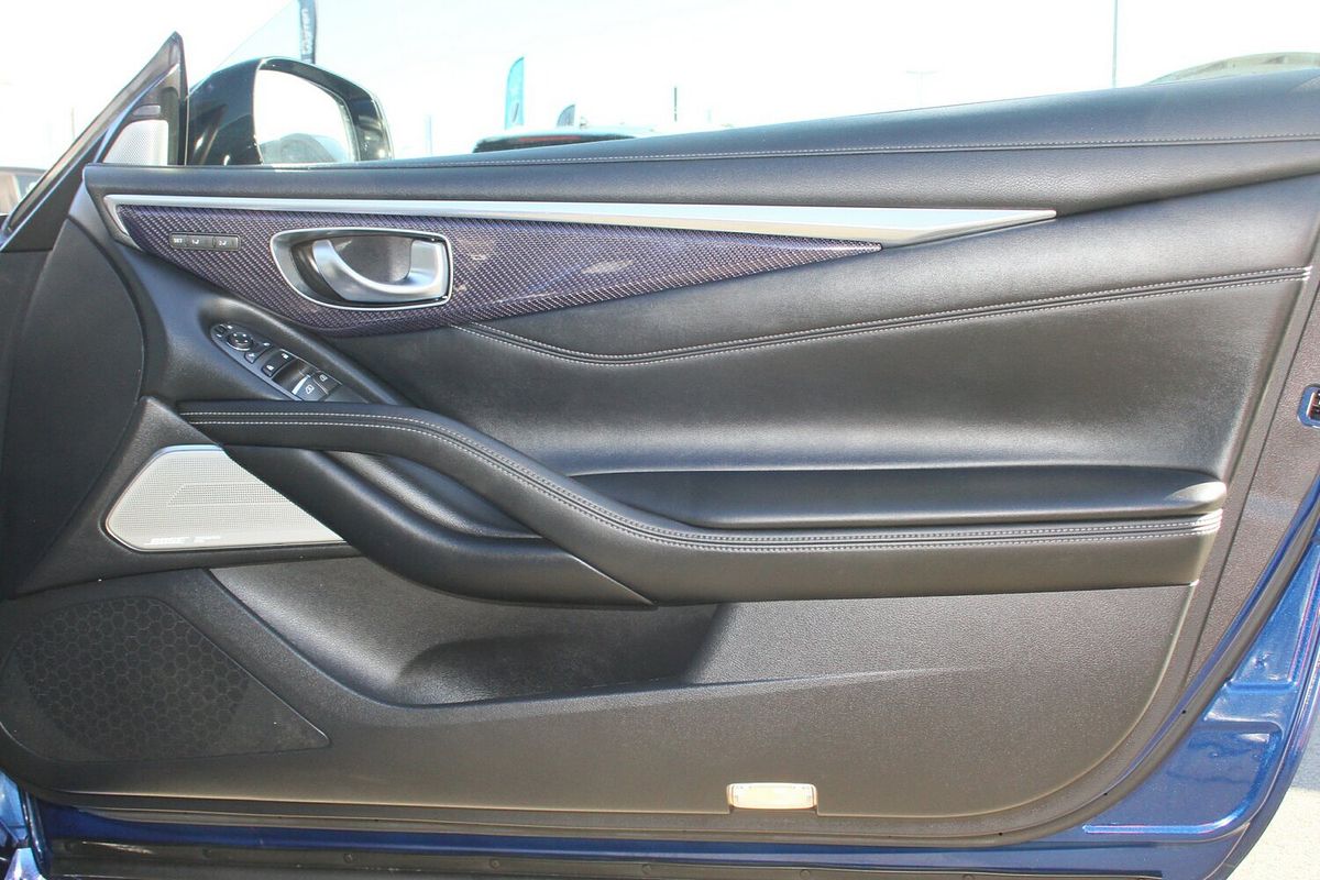 2017 INFINITI Q60 Red Sport V37
