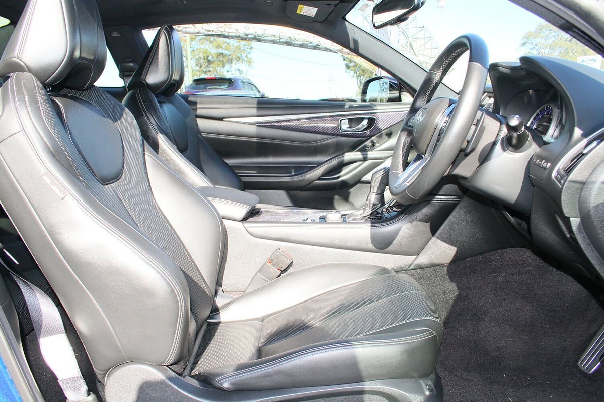 2017 INFINITI Q60 Red Sport V37